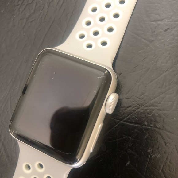 Apple Watcher Series 2 - Picture 1 of 3